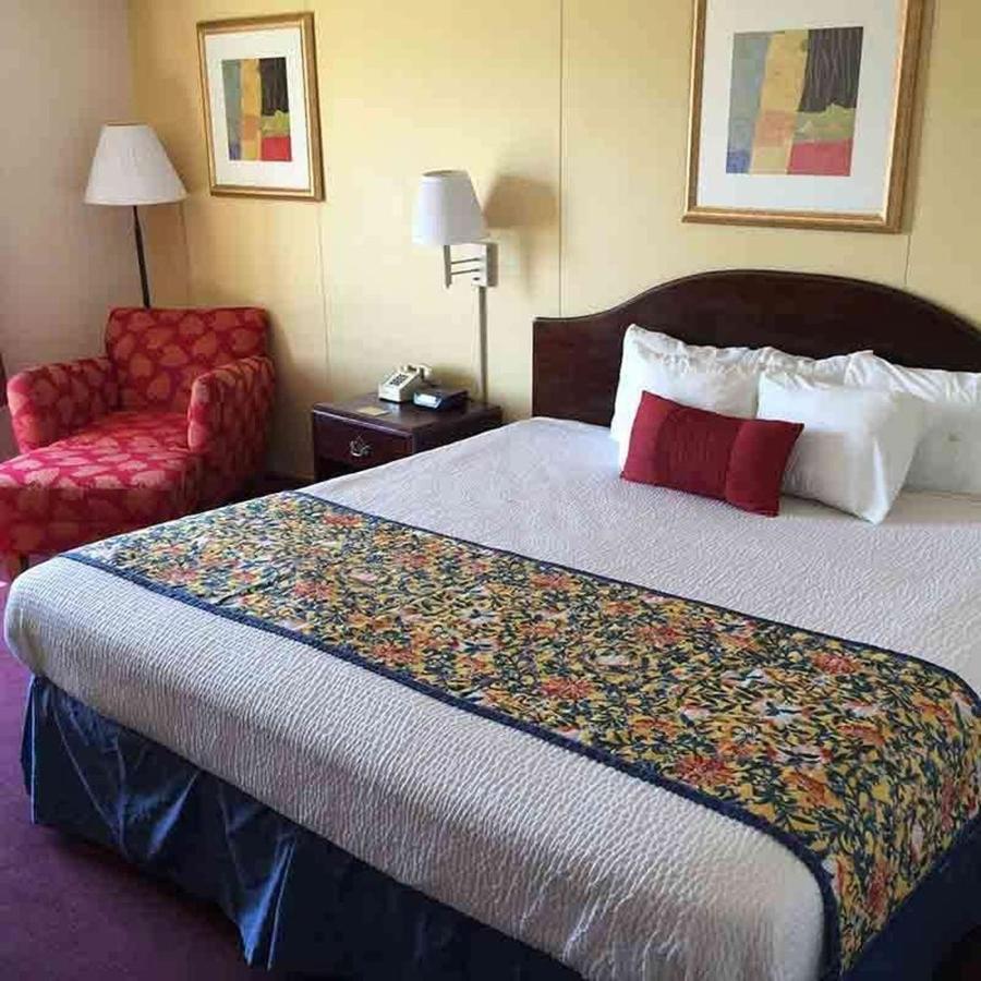 Astoria Hotel Danville West Екстер'єр фото