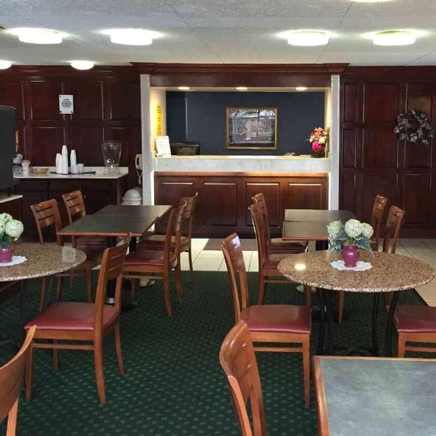 Astoria Hotel Danville West Екстер'єр фото