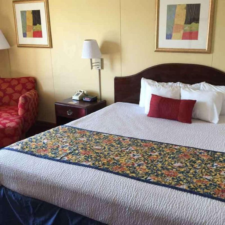 Astoria Hotel Danville West Екстер'єр фото
