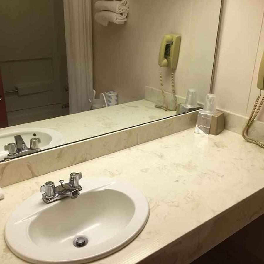 Astoria Hotel Danville West Екстер'єр фото