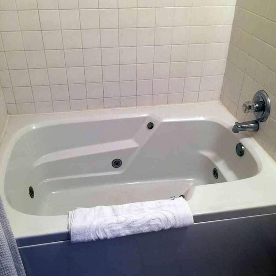 Astoria Hotel Danville West Екстер'єр фото
