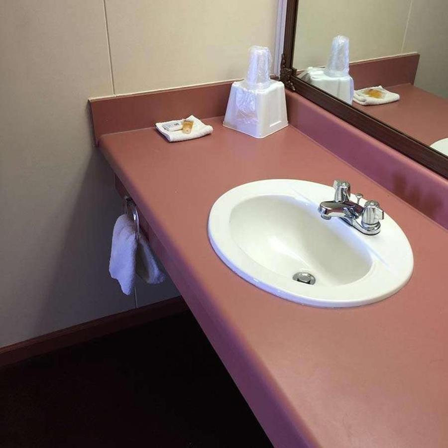 Astoria Hotel Danville West Екстер'єр фото